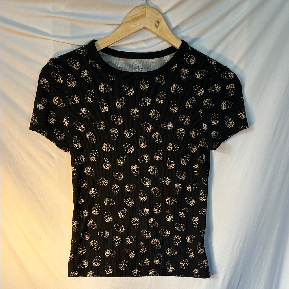 No Boundaries Black and White Skull Print Women's Tee